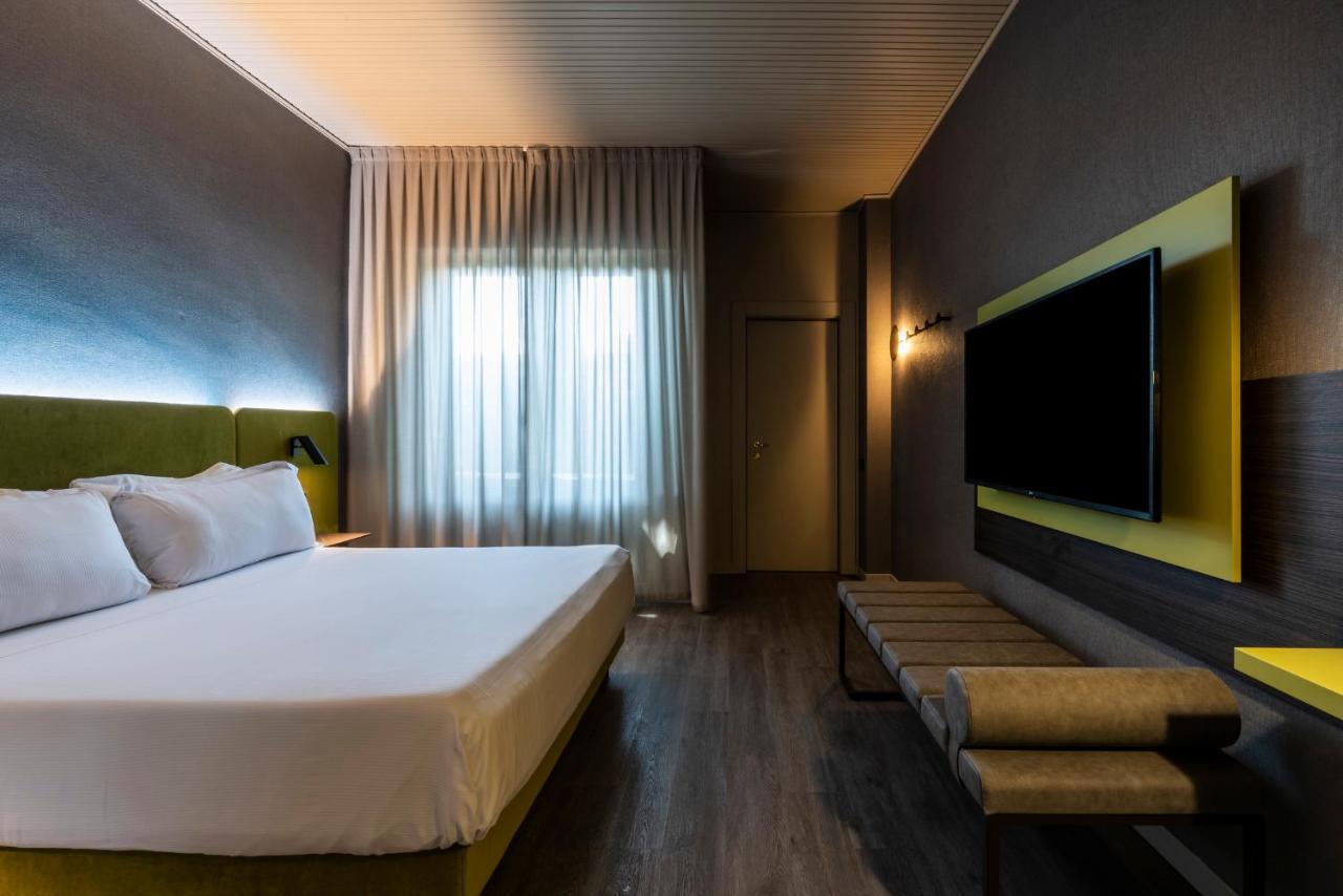 Hotel Mealba Saronno Exterior photo